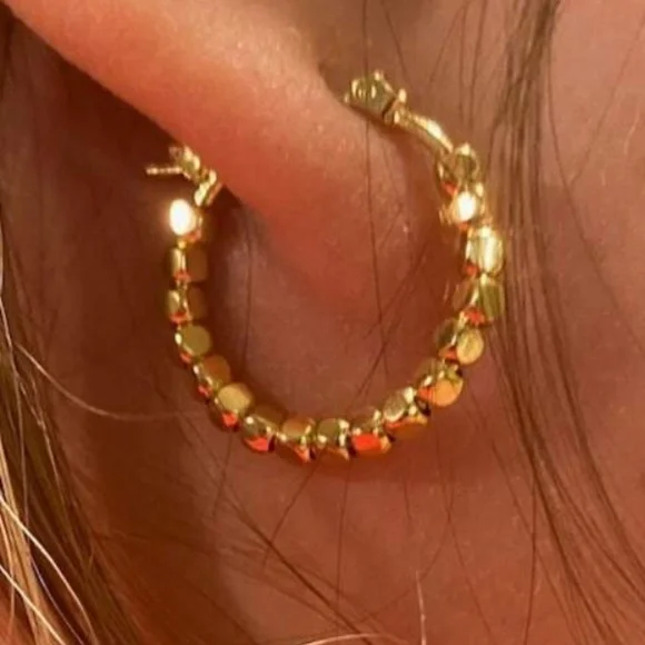 Luxe Small Minimalist Hoop Earrings - Picture 5 of 5